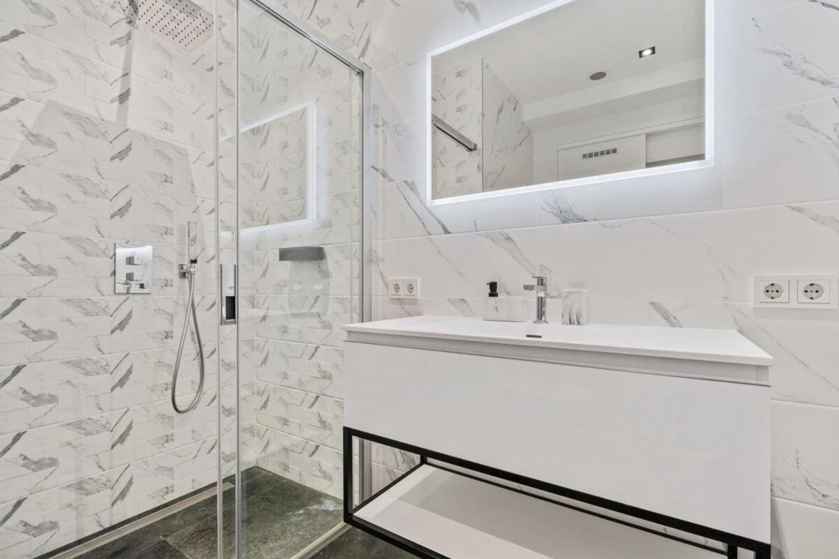 Appartement De Luxe 1 Chambre A Coucher, Centre Commercial, Piscine Et Fitness Luxemburg Exterior foto